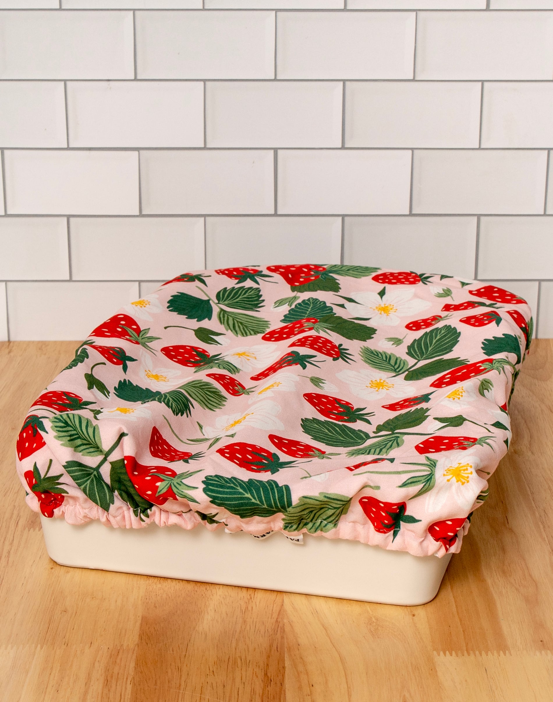 Strawberry Patch Dish Cover - Thumbnail 4